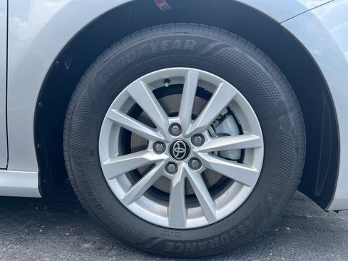 New 2026 Toyota Camry Hybrid FWD image 12