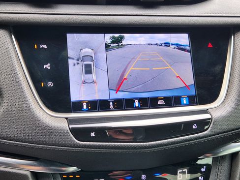 Certified 2022 Cadillac XT5 Premium Luxury w/ Technology Package FWD image 8