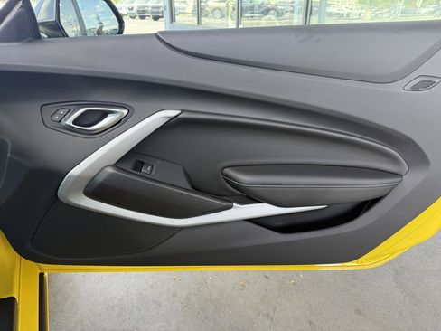 Used 2018 Chevrolet Camaro SS RWD image 32
