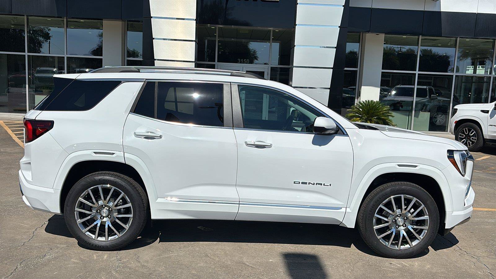 New 2027 GMC Terrain Denali w/ LPO, Floor Liner Package AWD/4WD image 8