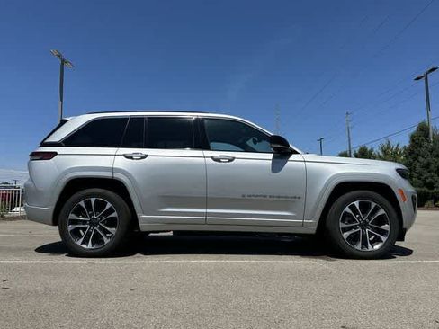 Used 2023 Jeep Grand Cherokee Overland AWD/4WD image 3