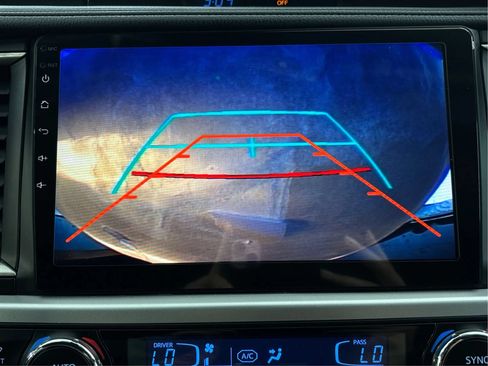 Used 2019 Toyota Highlander XLE AWD/4WD image 36
