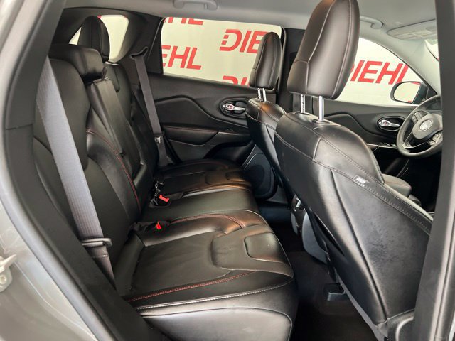 Used 2022 Jeep Cherokee Trailhawk AWD/4WD image 10