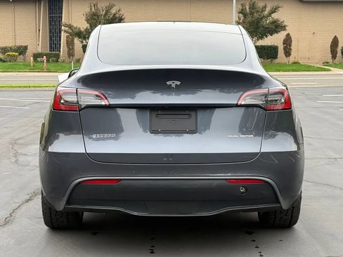 Used 2022 Tesla Model Y Long Range image 6