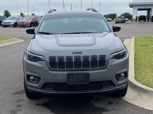 Used 2022 Jeep Cherokee Latitude AWD/4WD image 2