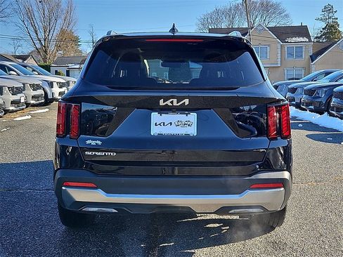 Certified 2025 Kia Sorento EX w/ Panoramic Sunroof Package image 6