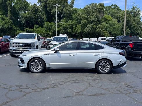 Used 2025 Hyundai Sonata SEL FWD image 3