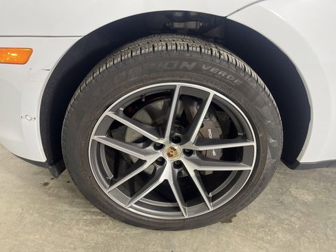 Used 2022 Porsche Macan w/ Premium Package Plus image 25