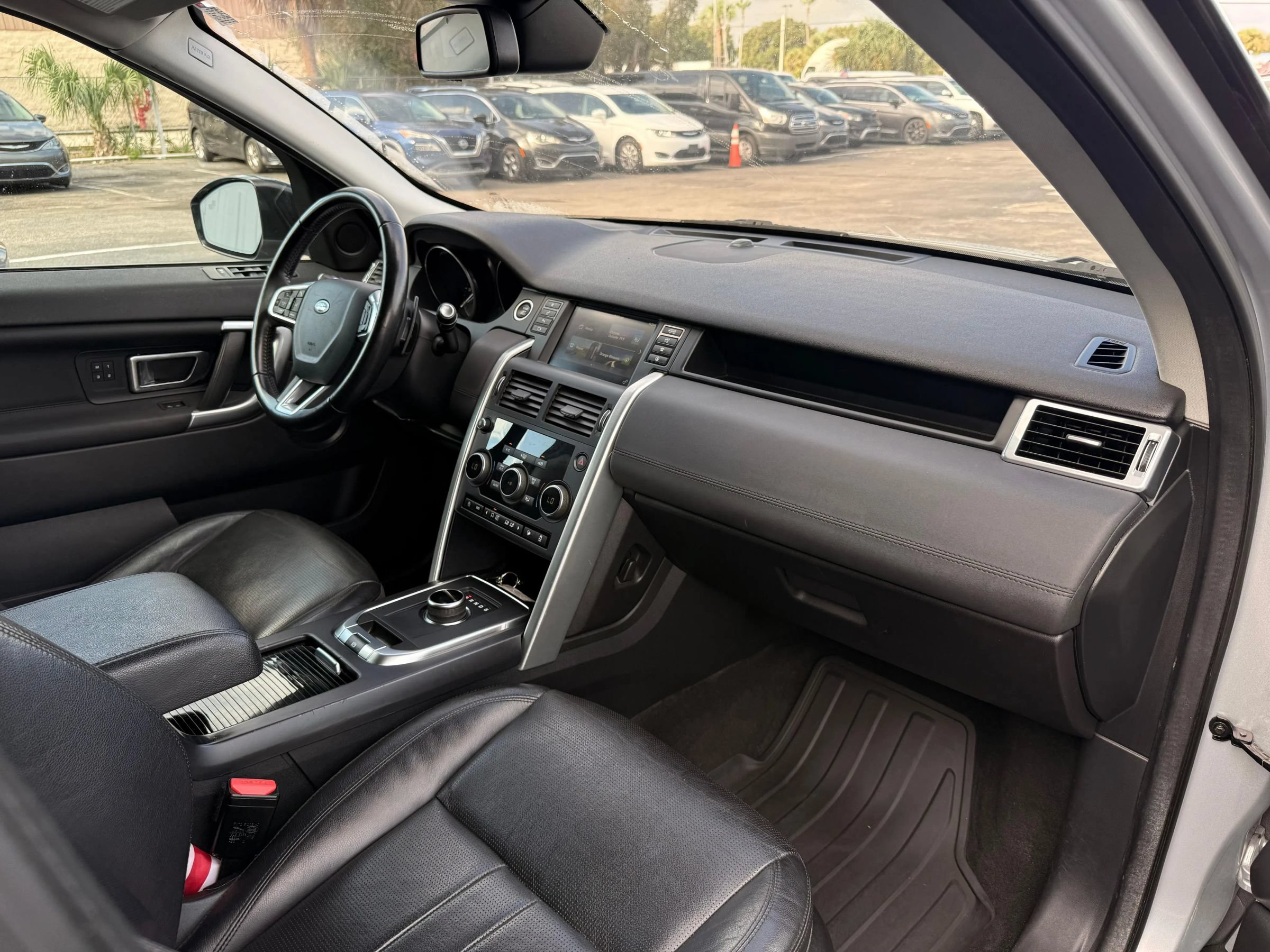 Used 2018 Land Rover Discovery Sport HSE AWD/4WD image 8