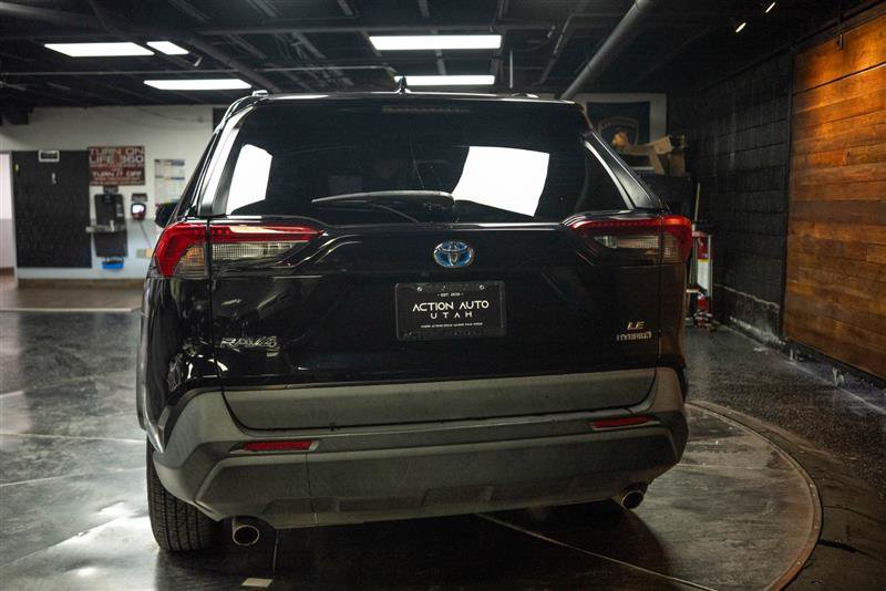 Used 2020 Toyota RAV4 LE AWD/4WD image 6