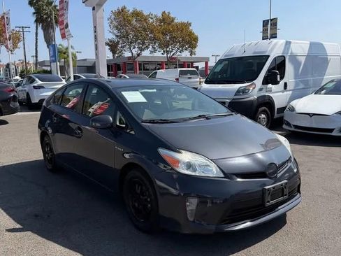 Used 2015 Toyota Prius Two image 3
