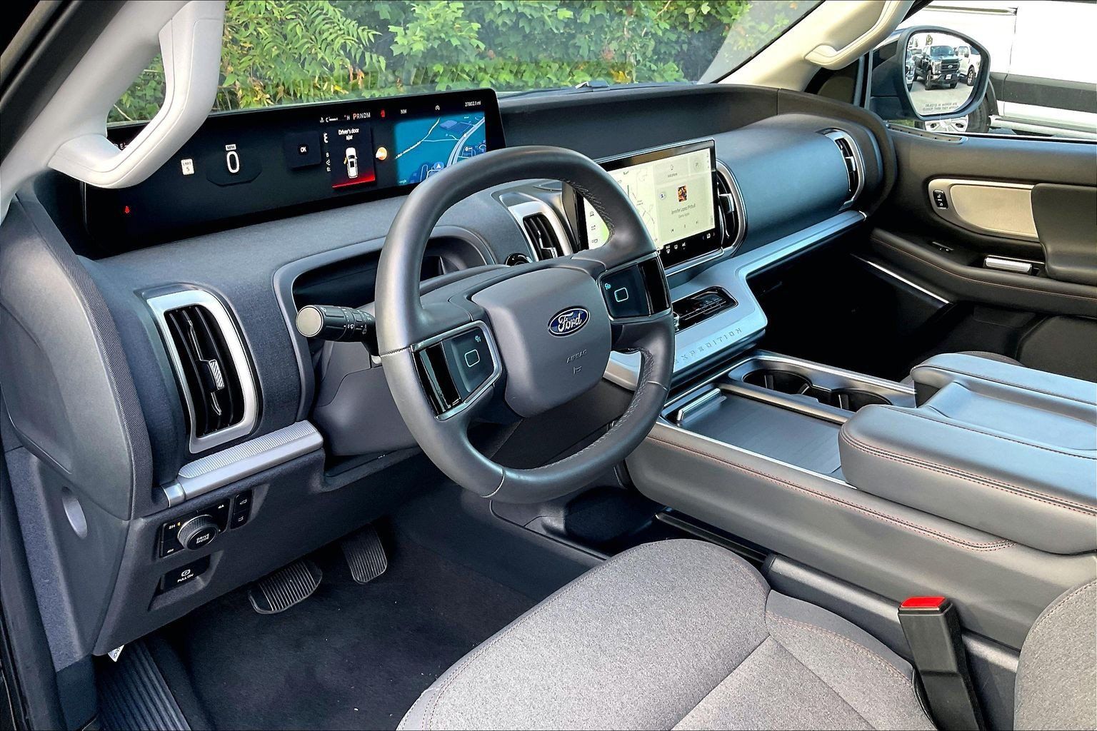 Used 2025 Ford Expedition Active AWD/4WD image 14