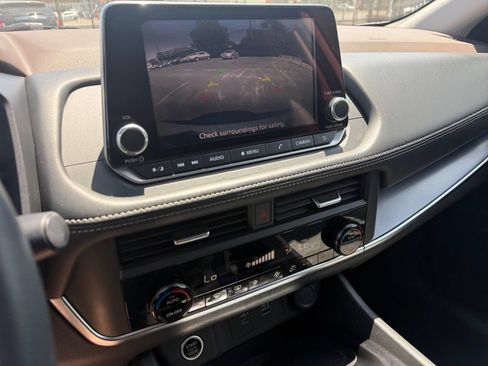 Used 2023 Nissan Rogue SV FWD image 39