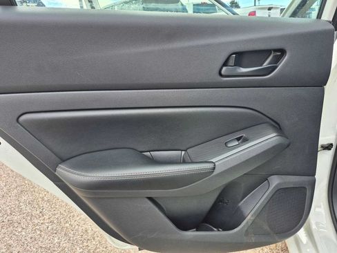 Used 2024 Nissan Altima 2.5 SV FWD image 18