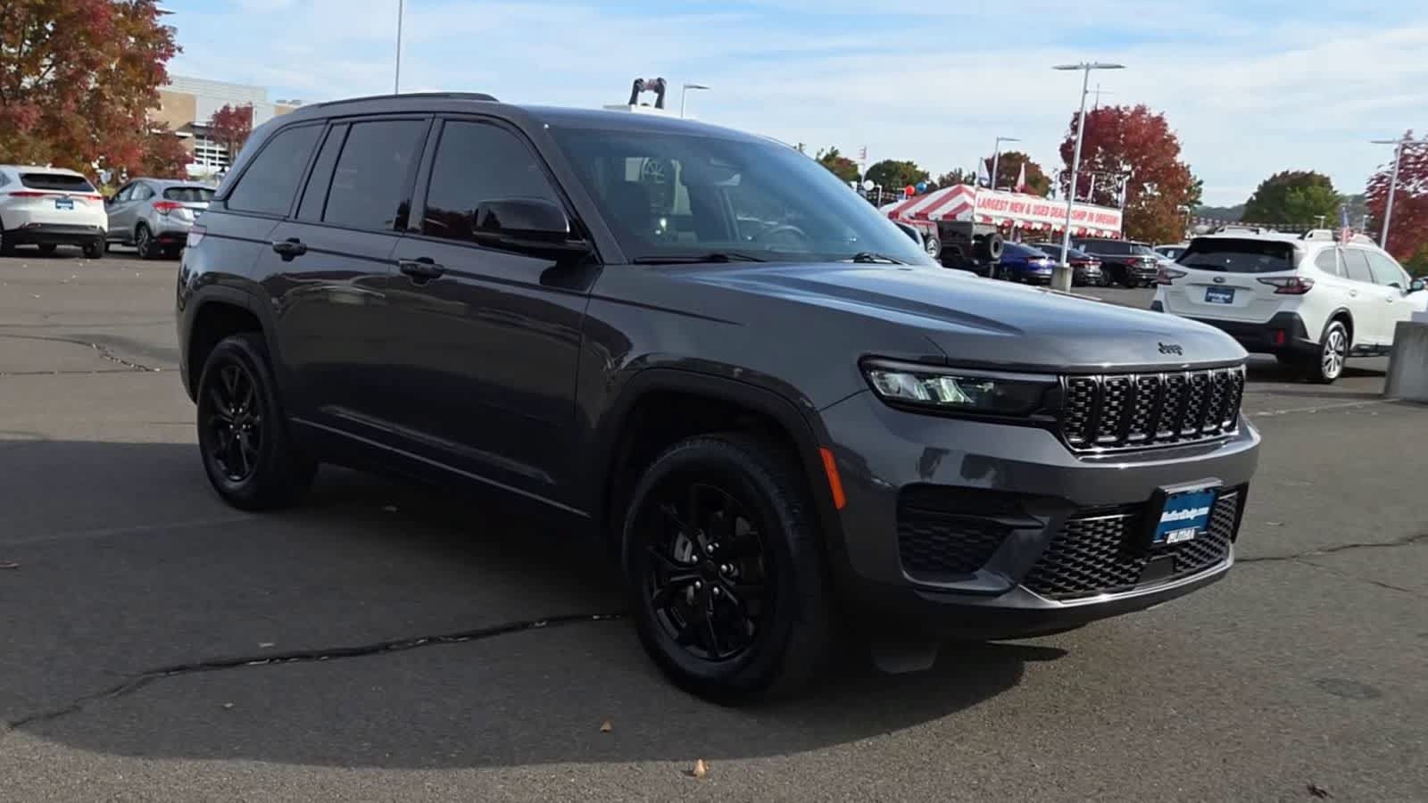 Used 2024 Jeep Grand Cherokee Altitude AWD/4WD image 2