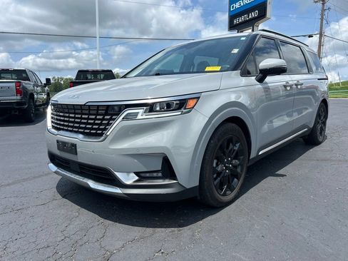 Used 2023 Kia Carnival SX Prestige FWD image 1