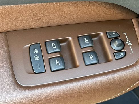 Certified 2023 Volvo XC60 B5 Ultimate w/ Climate Package image 16