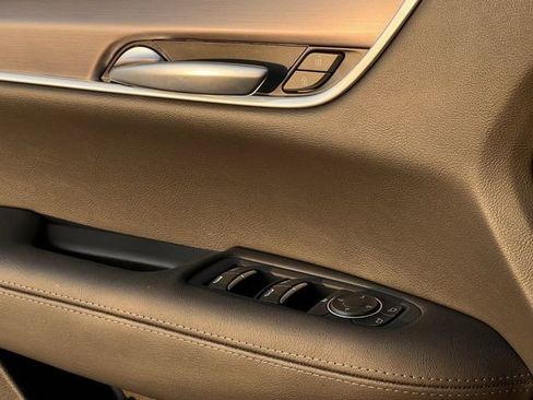 New 2026 Cadillac XT5 Luxury image 19