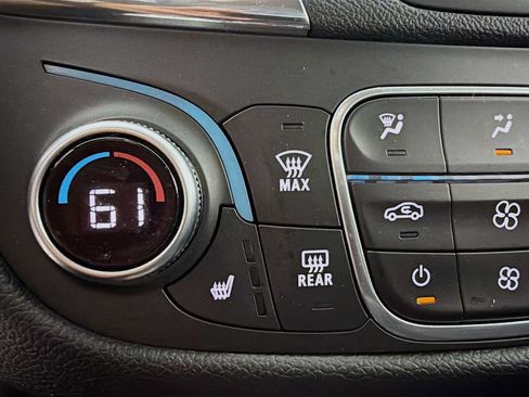 Used 2018 Chevrolet Equinox LT AWD/4WD image 17