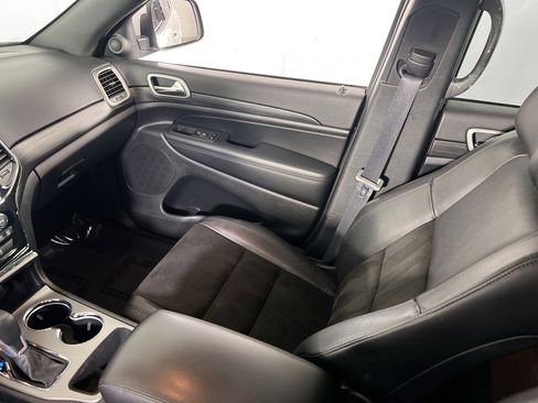 Used 2022 Jeep Grand Cherokee Laredo X image 23