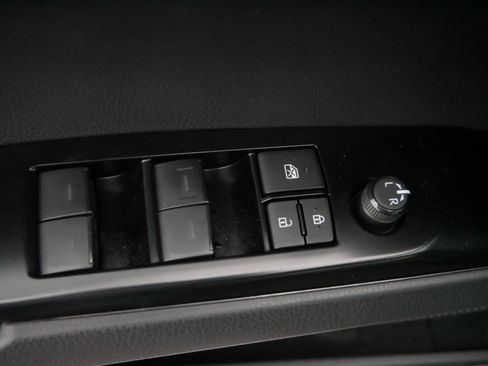 Used 2025 Toyota Camry XLE image 19