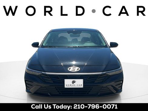 Certified 2025 Hyundai Elantra SE FWD image 8