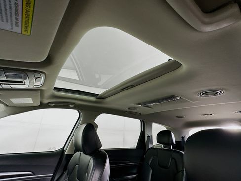 Used 2025 Kia Telluride S image 25