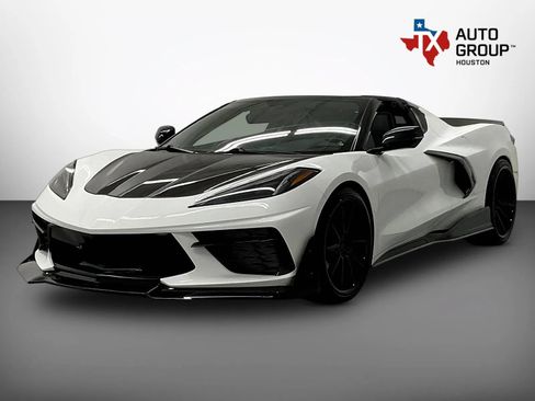Used 2021 Chevrolet Corvette Stingray Coupe w/ Chrome Exterior Badge Package RWD image 4