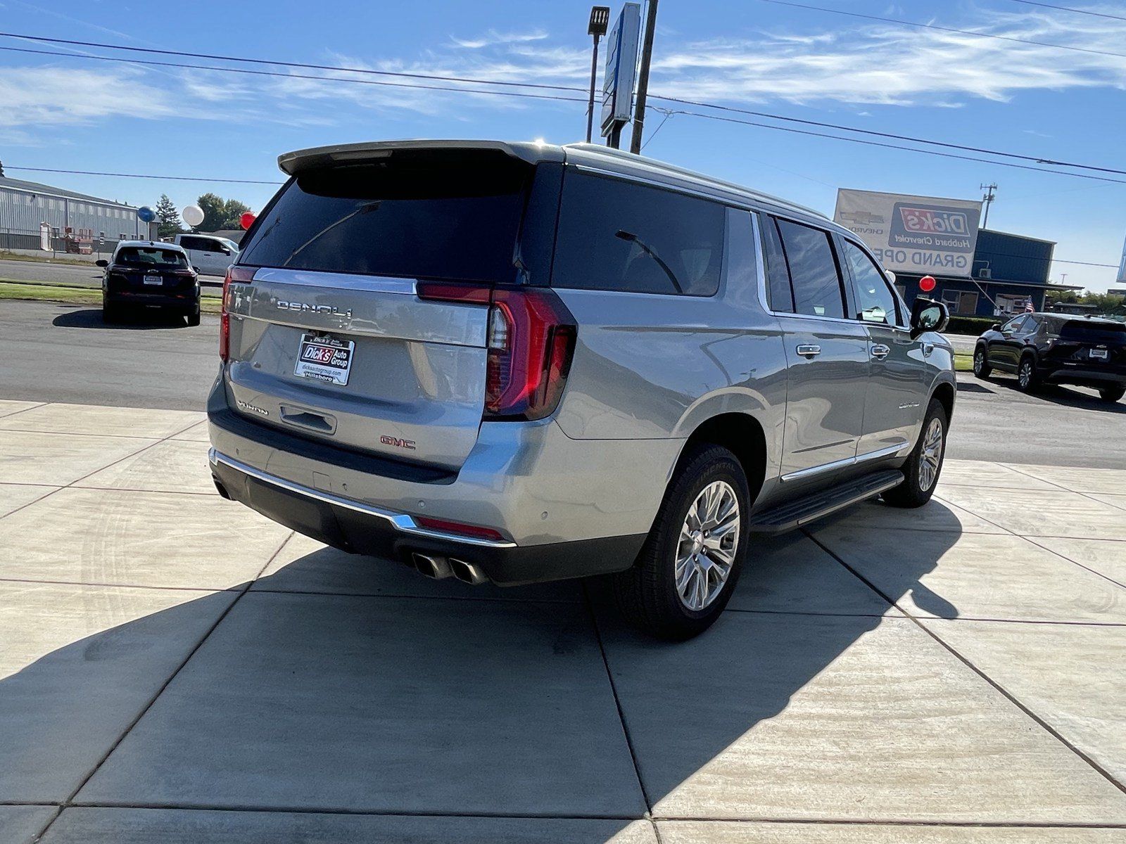 Used 2025 GMC Yukon XL Denali AWD/4WD image 5