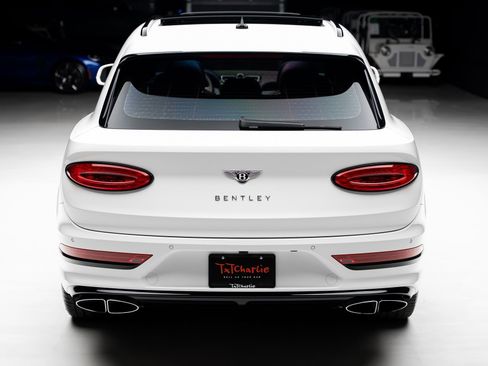 Used 2021 Bentley Bentayga Plug-In Hybrid AWD/4WD image 25