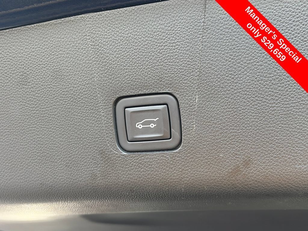 Used 2023 Chevrolet Traverse LT AWD/4WD image 8