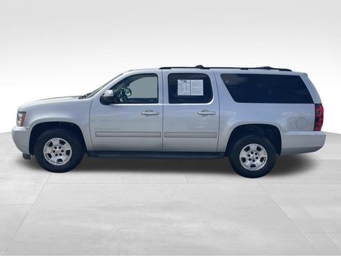 Used 2012 Chevrolet Suburban LS RWD image 7