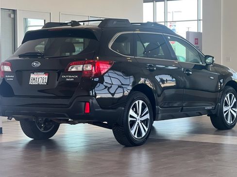 Used 2019 Subaru Outback 3.6R Limited AWD/4WD image 4