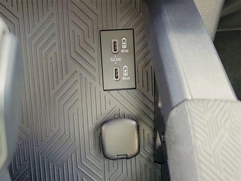 Used 2025 Toyota Tacoma TRD Off-Road image 30