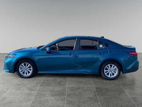 Used 2025 Toyota Camry LE w/ Convenience Package FWD image 2
