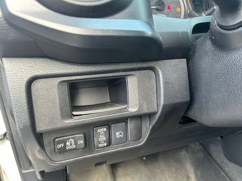 Used 2019 Toyota Tacoma TRD Off-Road AWD/4WD image 18