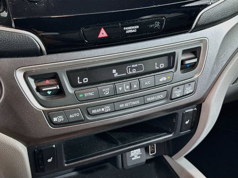 Used 2020 Honda Pilot EX image 23