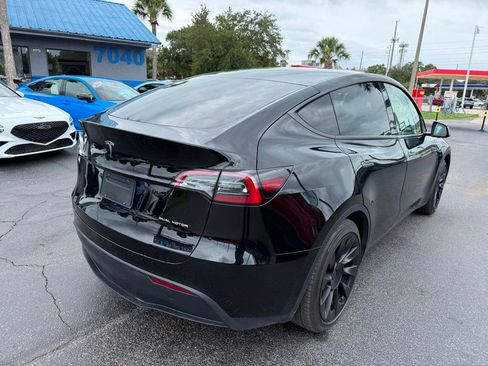 Used 2023 Tesla Model Y AWD image 3