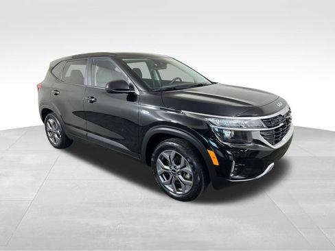 Used 2024 Kia Seltos LX AWD/4WD image 8