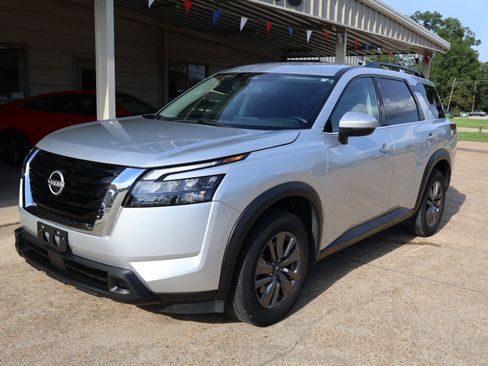 Used 2024 Nissan Pathfinder SV FWD image 6