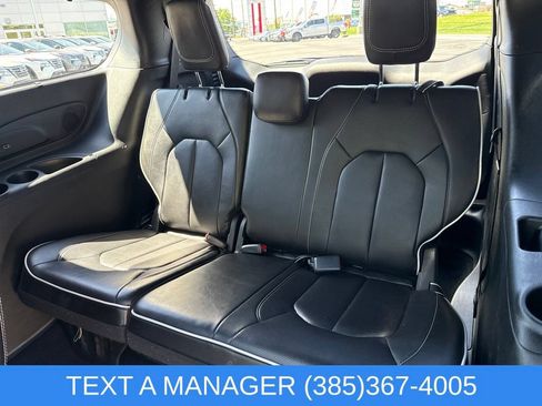 Used 2025 Chrysler Pacifica Limited FWD image 14