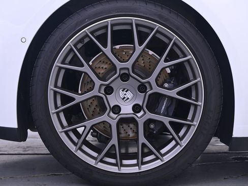 Used 2025 Porsche 911 Carrera image 13