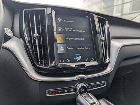 Used 2019 Volvo XC60 T5 Momentum w/ Multimedia Package image 16