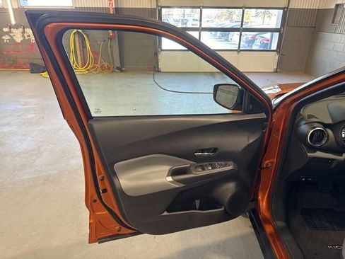 Used 2023 Nissan Kicks SR w/ SR Premium Package image 9