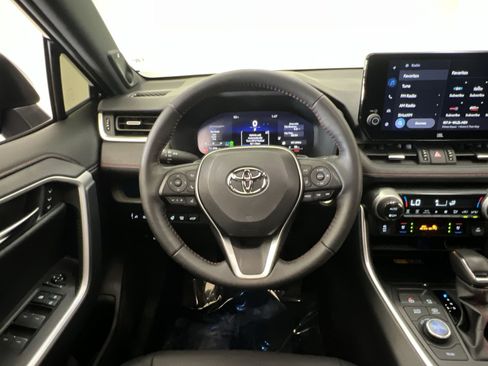 Used 2025 Toyota RAV4 XSE w/ Premium Package AWD/4WD image 15