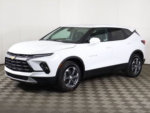 Used 2025 Chevrolet Blazer LT AWD/4WD image 6