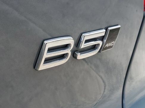 Certified 2023 Volvo XC40 B5 Plus w/ Climate Package AWD/4WD image 8