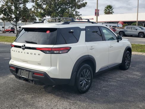 Certified 2022 Nissan Pathfinder SV w/ SV Premium Package image 4