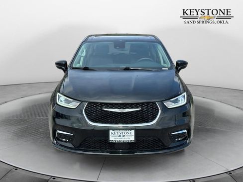 Used 2024 Chrysler Pacifica Select image 8