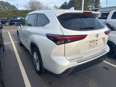 Used 2023 Toyota Highlander Limited image 19